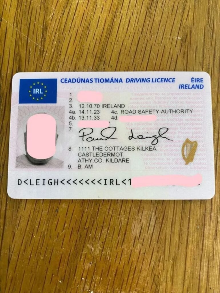 Ceannaigh ceadúnas tiomána cláraithe